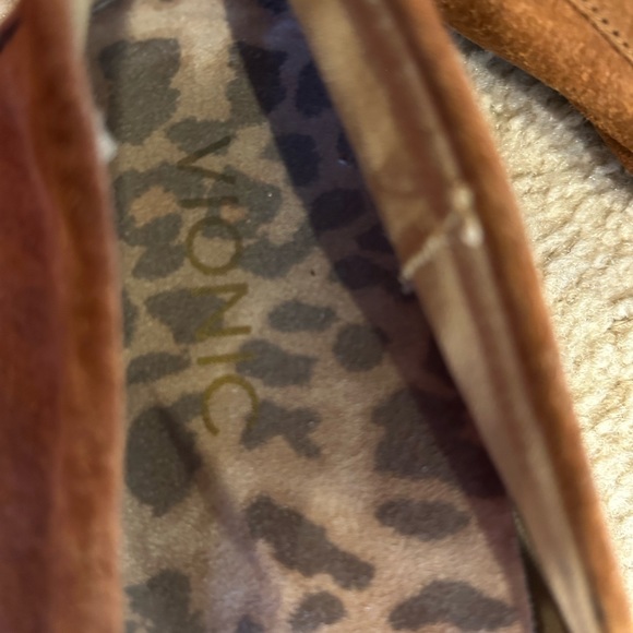 Vionic - Picture 2 of 6
